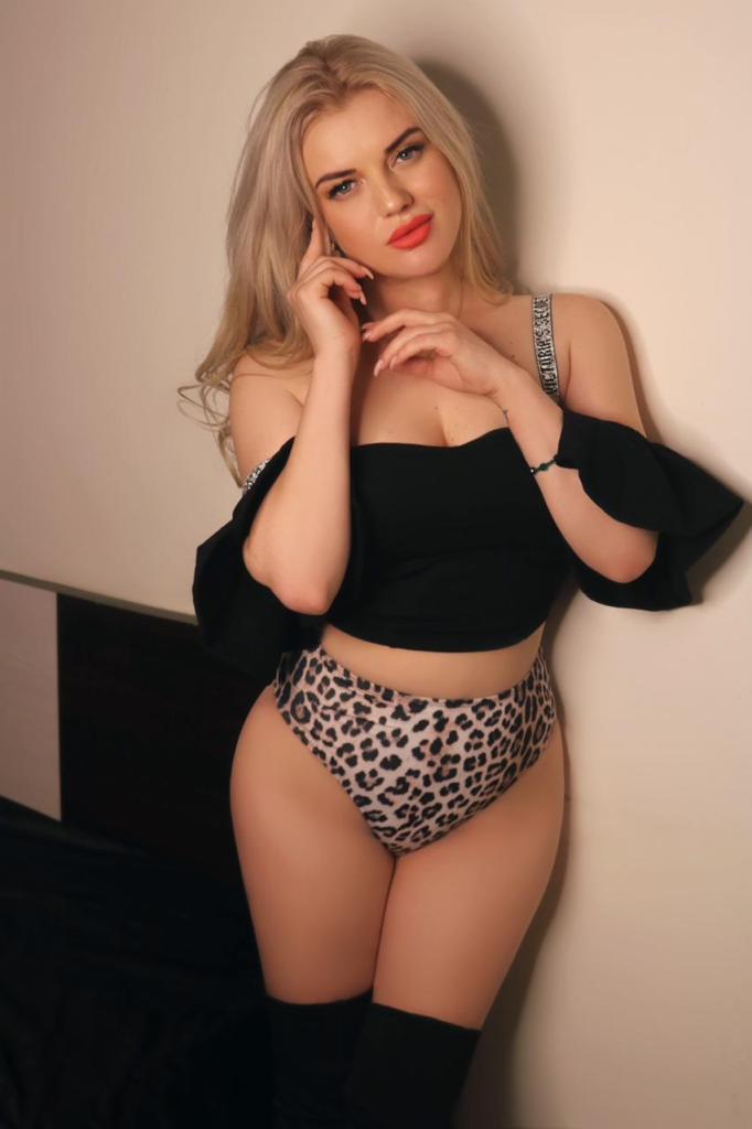 Best escort service in Aerocity - Image 8